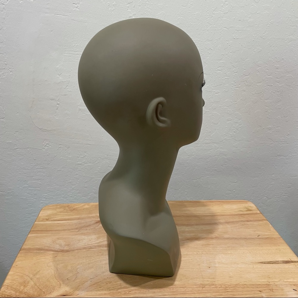 [1] Mannequin Head Plastic Display for Wigs Hats Sunglasses Jewelry - Picture 4 of 6